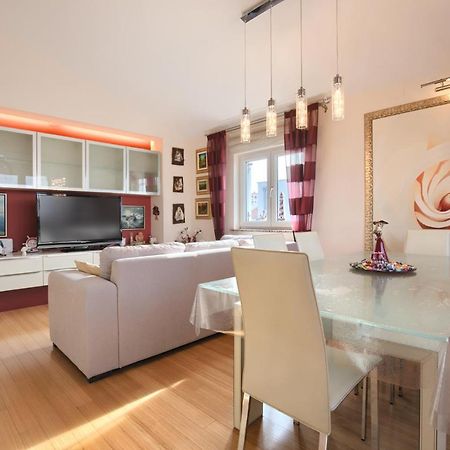 Tomisha Appartement Pjescana Uvala Buitenkant foto