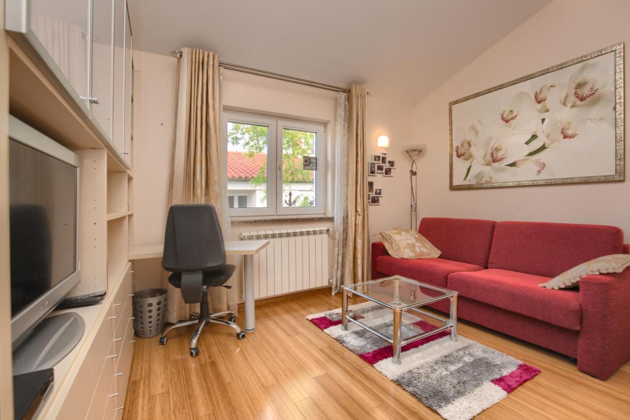 Tomisha Appartement Pjescana Uvala Buitenkant foto
