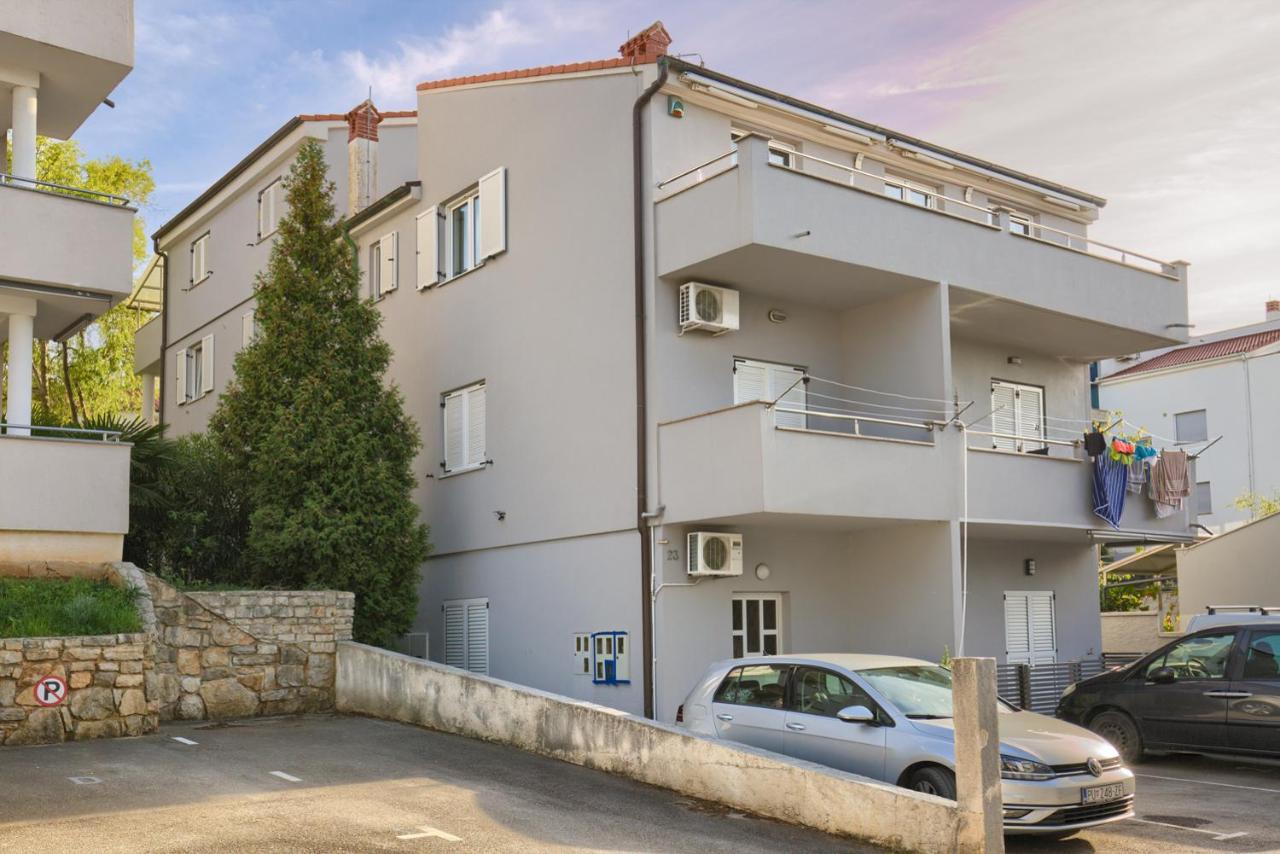 Tomisha Appartement Pjescana Uvala Buitenkant foto