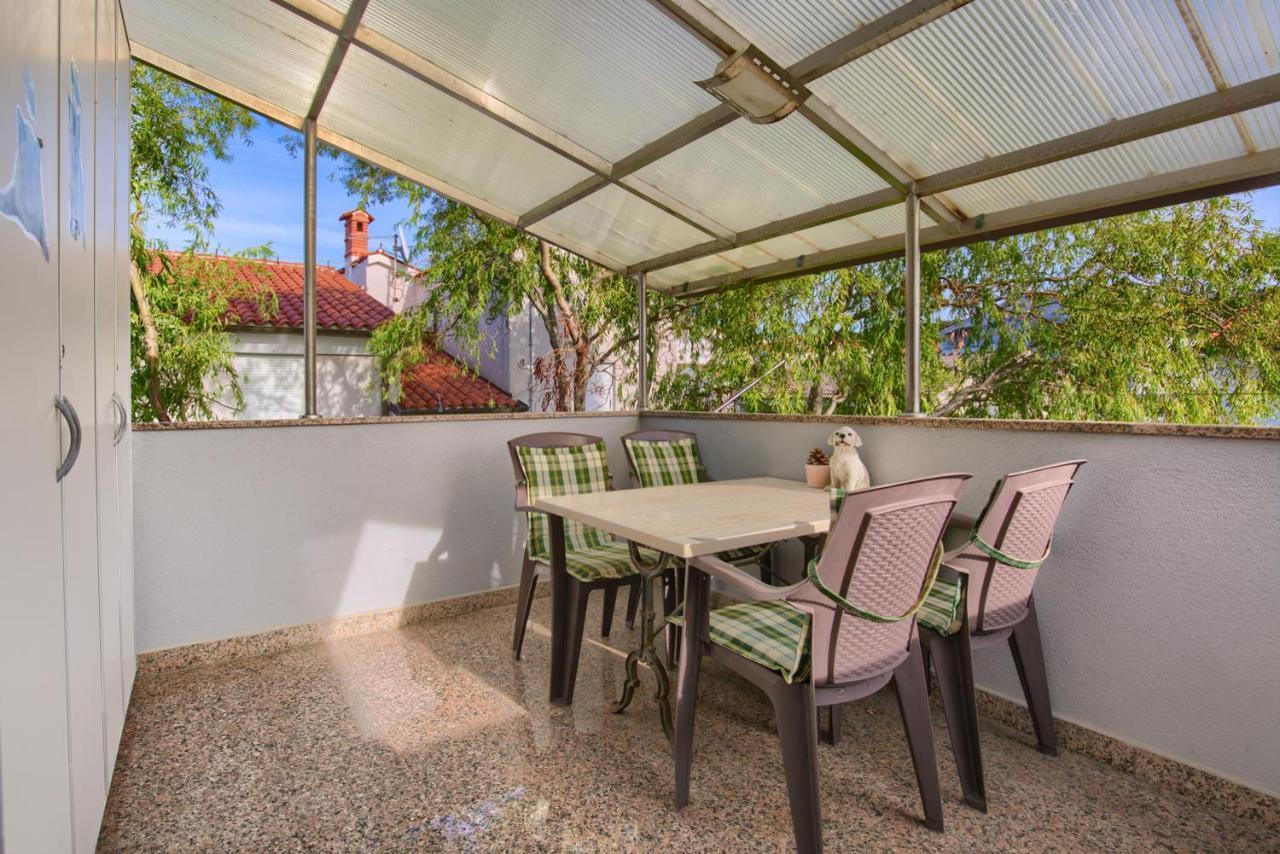 Tomisha Appartement Pjescana Uvala Buitenkant foto